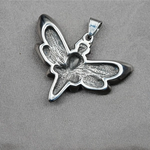 Pendentif libellule hip-hop en acier inoxydable poli avec ailes argentées texturées
