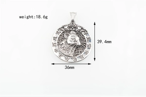 Macro view of retro zodiac rat pendant with size measurements 39.4mm and weight 18.6g