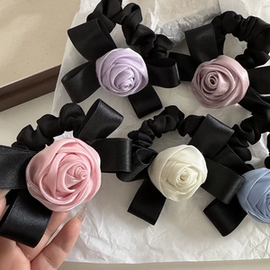 Chouchous Élégants en Satin avec Fleur de Rose et Nœud Élastiques à Cheveux Oversize Accessoires de Cheveux de Mode pour Femmes