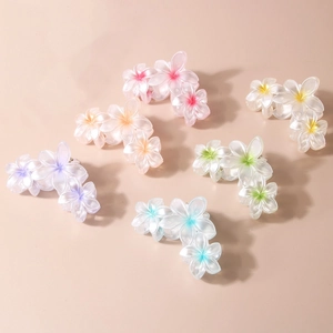 Lot de pinces à cheveux fleur de frangipanier de 9 cm en six couleurs estivales nacrées