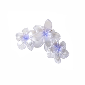 Détail de la pince à cheveux de 9cm avec fleurs en résine nacrées et dégradé violet
