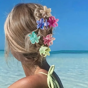 Pinces à cheveux en forme de fleur de frangipanier marbrée pour un look estival hawaïen