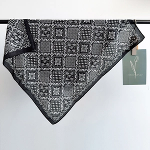 Carré de Soie Femme Motif Paisley Bandana en Polyester Foulard de Tête et Cou Accessoire Élégant pour le Quotidien