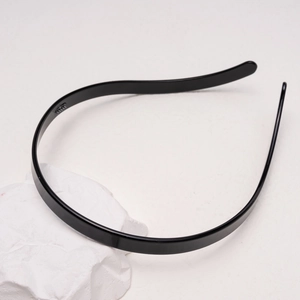 Macro detail of slim black acetate headband featuring anti-slip inner teeth for secure grip