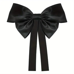 Grande barrette à nœud papillon double en satin noir avec de longs rubans fluides