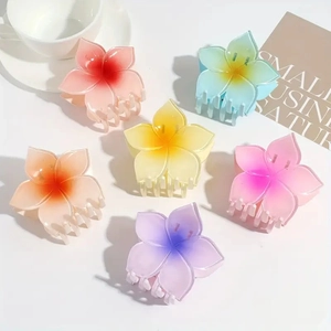 Détails des pinces à cheveux en forme de fleur de frangipanier aux couleurs dégradées