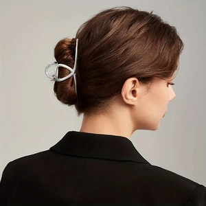 Minimalist matte silver geometric metal claw clip for elegant women hairstyles