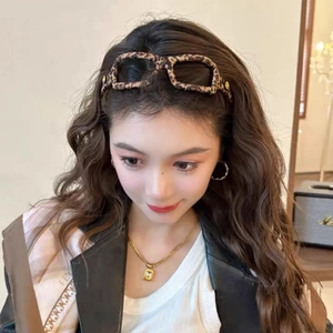 Retro leopard print glasses-shaped headband with stylish acetate texture for women