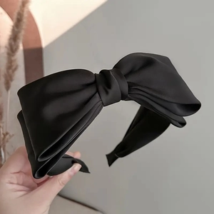 Elegante cerchietto francese in raso nero con fiocco a doppio strato e antiscivolo