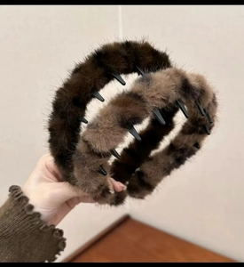 Detail view of plush faux fur headbands with anti-slip inner teeth for secure hair styling