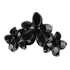 Pince à cheveux noire brillante à trois fleurs avec finition résine pour coiffure chic