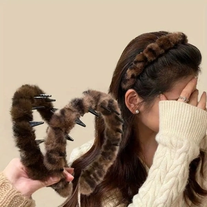 Elegant leopard faux fur headband and heart hair claw clip set for women's autumn styling