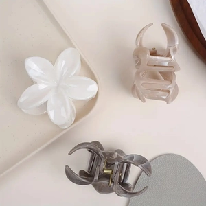 Pinces à cheveux fleurs de 8 cm avec dégradé et résine marbrée pour femmes