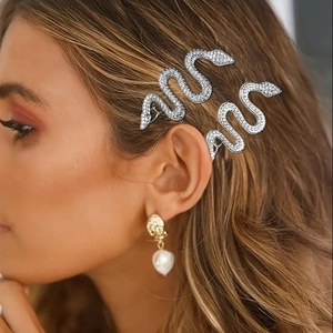 Barrette serpent en strass de style sombre et boucles d'oreilles en perles