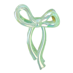 Détail de la pince à cheveux nœud vert clair iridescent avec finition brillante et ressort