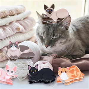 Sélection de pinces à cheveux chat colorées de différentes races pour coiffures créatives