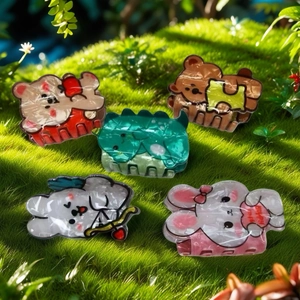 Set di 5 mollette per capelli a forma di animali con orsetti e conigli su muschio