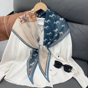 Foulard Élégant en Poliestere pour Femmes Avec Imprimé Cheval Zèbre Forme de Diamant Long Imprimé Mode Décoratif pour Bureau Quotidien