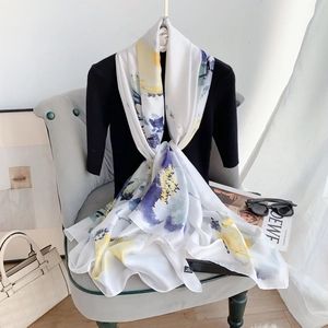 Sciarpa Elegante Cinese Con Stampa Floreale a Inchiostro per Donna Scialle in Raso di Poliestere Avvolgimento Protezione Solare Spiaggia
