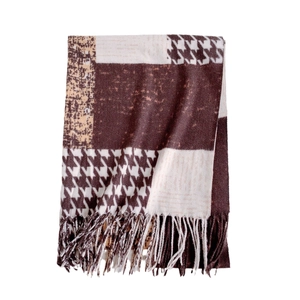 Houndstooth cashmere-feel scarf with fringes in brown and beige color blocking