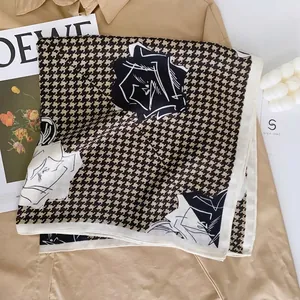 Foulard quadrato pied-de-poule con stampa rosa bianca ed effetto seta donna