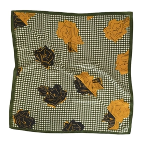 Foulard quadrato pied-de-poule classico con rose gialle e bordo verde