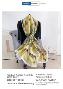 Detail des Satin-Seidenschals aus 100 % Polyester mit Blumen- und Schmetterlingsmuster