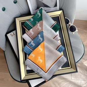 Quadratische Seidenschals Set mit Pferdeprints und Zebramustern in verschiedenen Farben