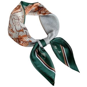 Eleganter quadratischer Seidenschal in Waldgrün und Beige mit Vintage-Hirschprint und Satin-Finish