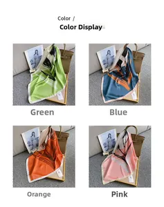 Détail de foulards carrés avec des motifs de feuilles abstraites en vert, bleu et orange
