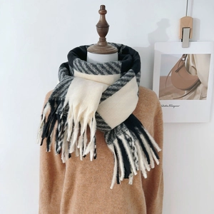 Classic black and white checkered cashmere scarf with long tassels for autumn and winter