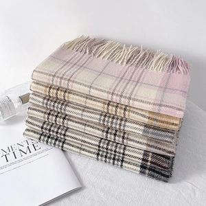 Klassische Plaid-Winterschals für Damen mit weichen Fransen und bunten Karomustern