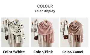 Detaillierte Farbauswahl der Schals mit Schleifen- und Sternenmuster in Weiß, Rosa und Camel