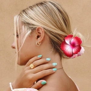 Matte gradient hibiscus flower hair claw clip for elegant summer holiday hairstyles