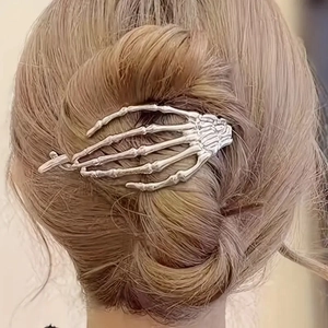 Pince à cheveux gothique argentée en forme de main de squelette pour style Halloween