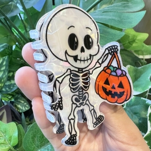 Halloween pumpkin skeleton claw clip with pearlescent texture for spooky hair styling