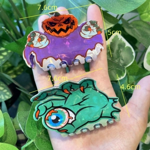Vue détaillée des pinces à cheveux Halloween citrouille et main de squelette avec dimensions