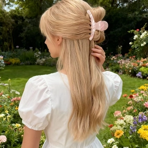 Grande pince à cheveux élégante en acrylique rose marbré pour femmes en plein air