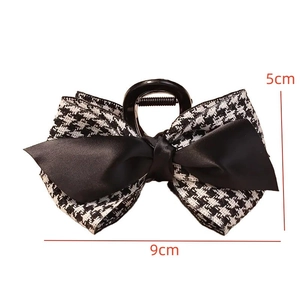 Elegant black and white tweed houndstooth bow hair claw clip, size 9cm x 5cm