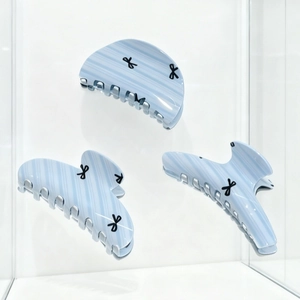Süße Cremeblau Gestreifte Haarklammern Für Damen Schicker Schleifendruck Haifisch-Clips PVC Haarschmuck Für Den Alltag Party