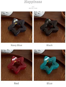 Pinces à cheveux étoile en bleu marine, noir, rouge et bleu sur plateau en bois