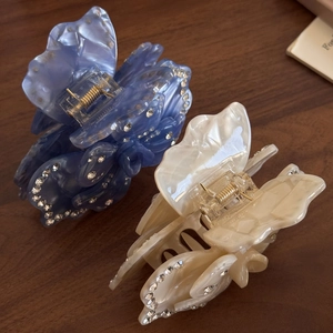 Elegant marble texture butterfly hair clips with rhinestone edges in light blue and white