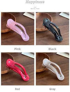 Détail de grandes pinces à cheveux en PC en couleurs rose, noir, rouge et gris élégant