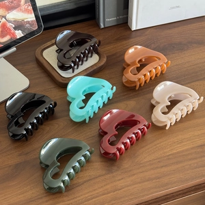 Large Heart Shaped Hollow Hair Claw Clip Retro High Gloss PC Plastic Shark Clip For Women Fashion Daily Hair Accessory