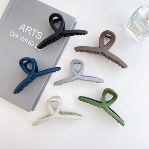 Elegantes Set aus 11cm matten Harz-Haarklammern in sechs Morandi-Farben für Damen