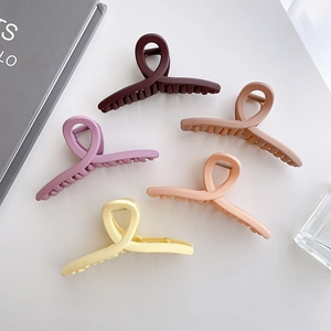 Elegante 11cm matte Haarklammern aus Harz in fünf Farben für Damen und Mädchen