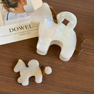 Eleganti mollette per capelli a forma di cavallo in acetato con finitura perlata