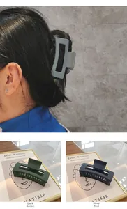 Détails de pinces à cheveux mates vert foncé et bleu marine avec design rectangulaire