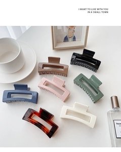 Lot de 8 pinces à cheveux géométriques de 8,5 cm déclinées en diverses teintes élégantes