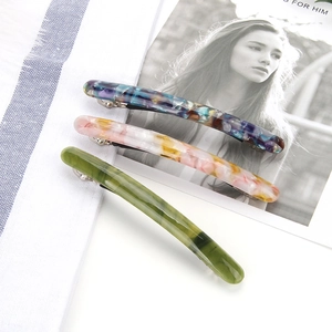 Lot de trois barrettes à cheveux minimalistes en acétate avec motifs marbrés et clip métal